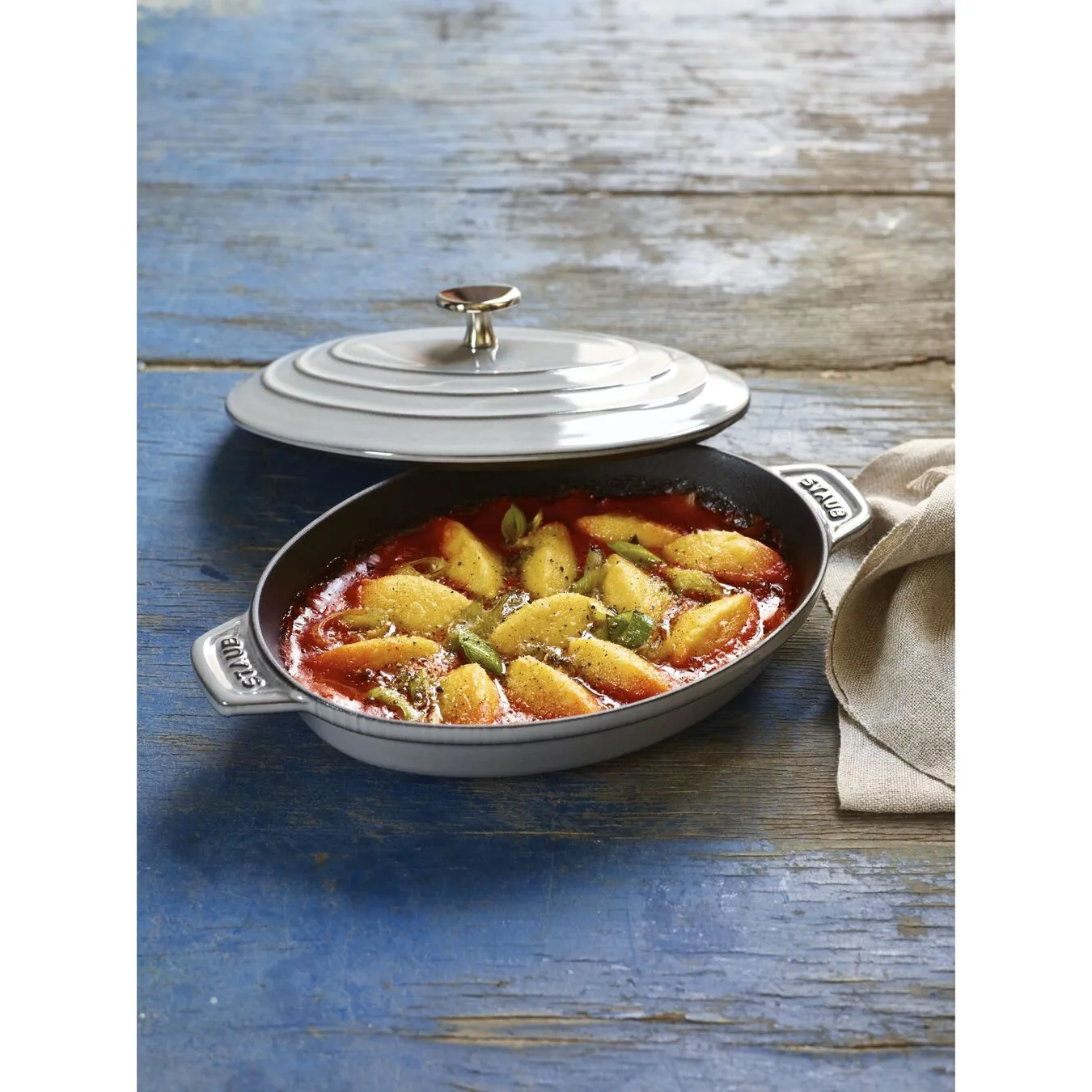 Staub 23 Cm Oval Cast Iron Oven Dish With Lid Graphite-grey 5 Staub 23 Cm Oval Cast Iron Oven Dish With Lid Graphite-grey - Image 5