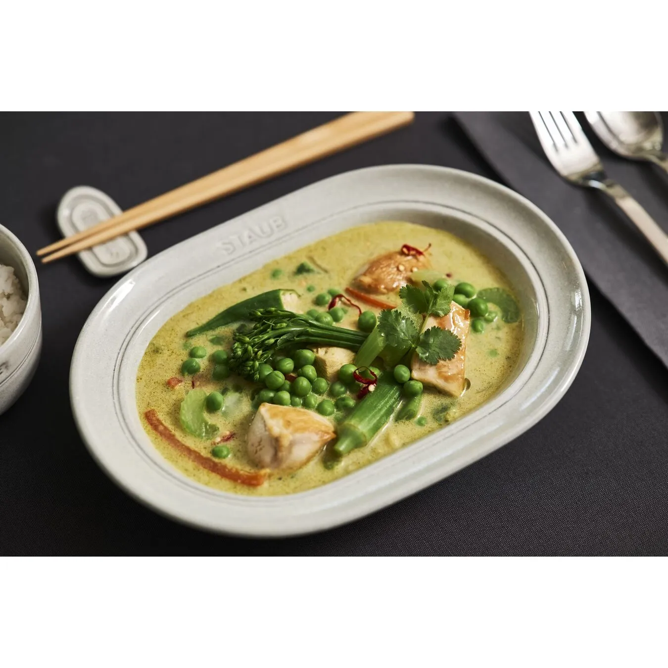 Staub 25 Cm Ceramic Plate White Truffle 6 Staub 25 Cm Ceramic Plate White Truffle - Image 6