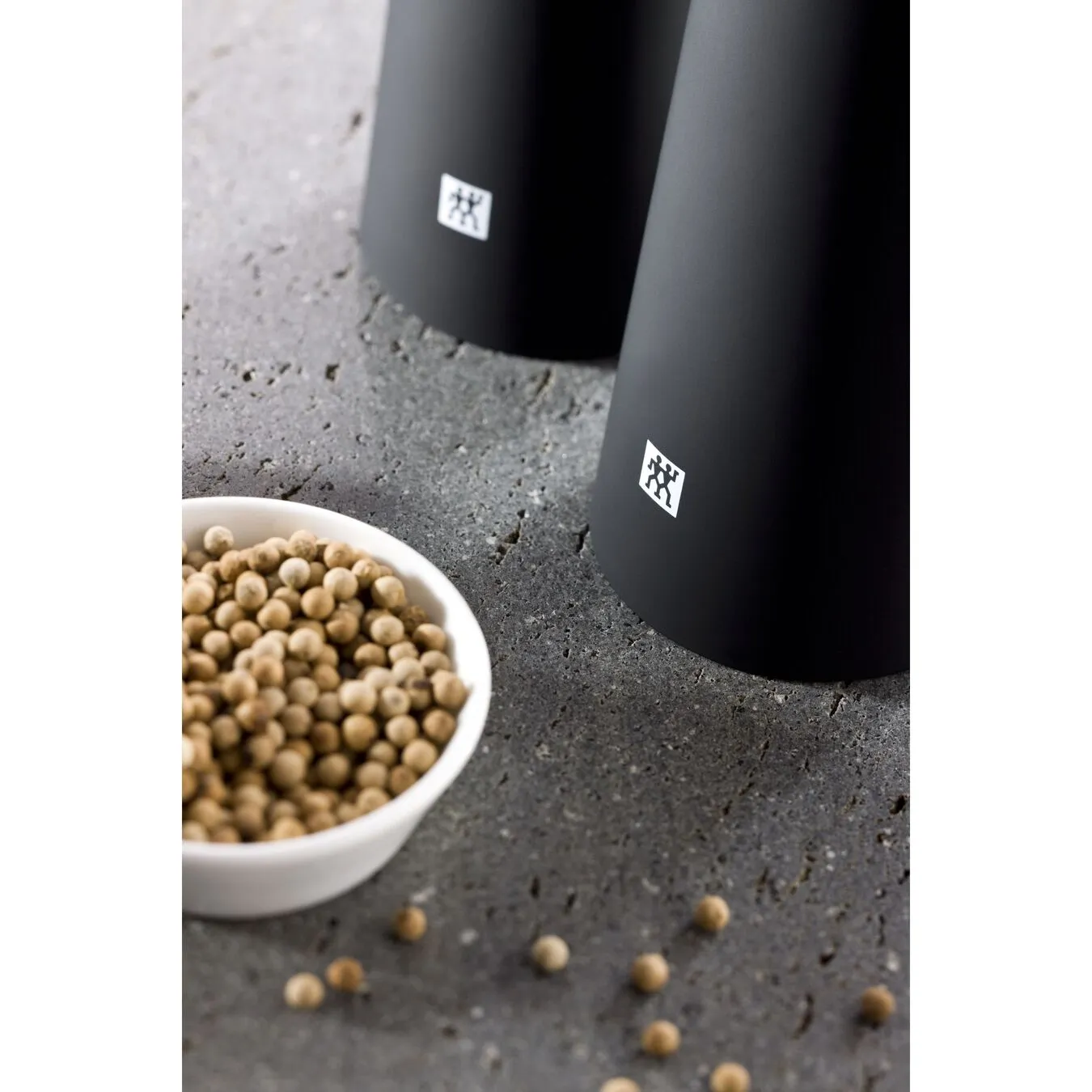 Zwilling 19 Cm Plastic Salt Mill 3 Zwilling 19 Cm Plastic Salt Mill - Image 3