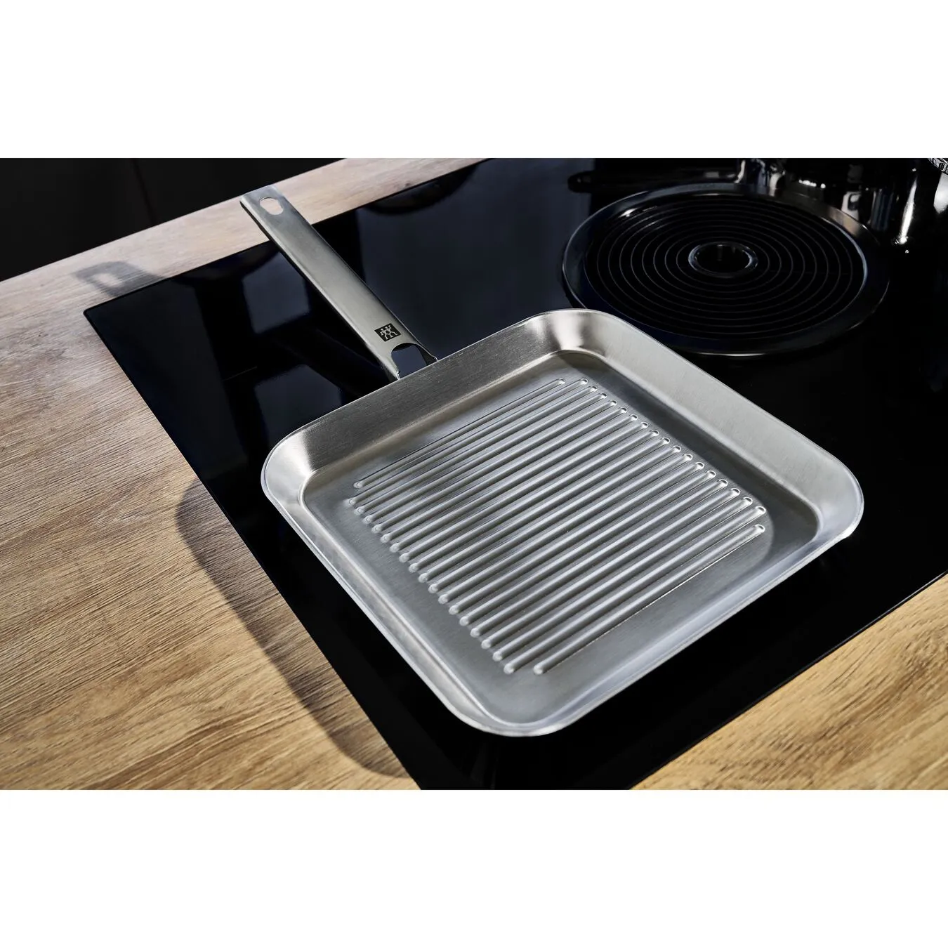 Zwilling 24 X 24 Cm Square 18/10 Stainless Steel Grill Pan Silver 3 Zwilling 24 X 24 Cm Square 18/10 Stainless Steel Grill Pan Silver - Image 3