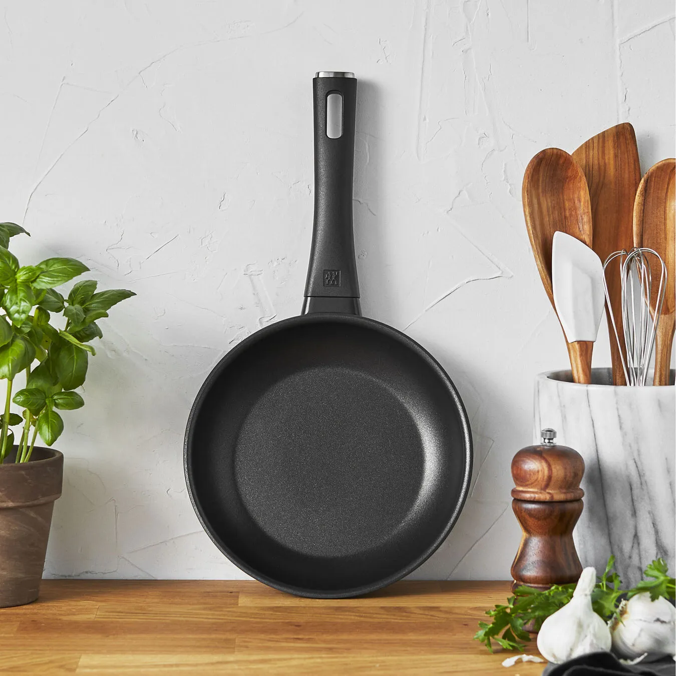 Zwilling 20 Cm Aluminium Frying Pan Black 4 Zwilling 20 Cm Aluminium Frying Pan Black - Image 4