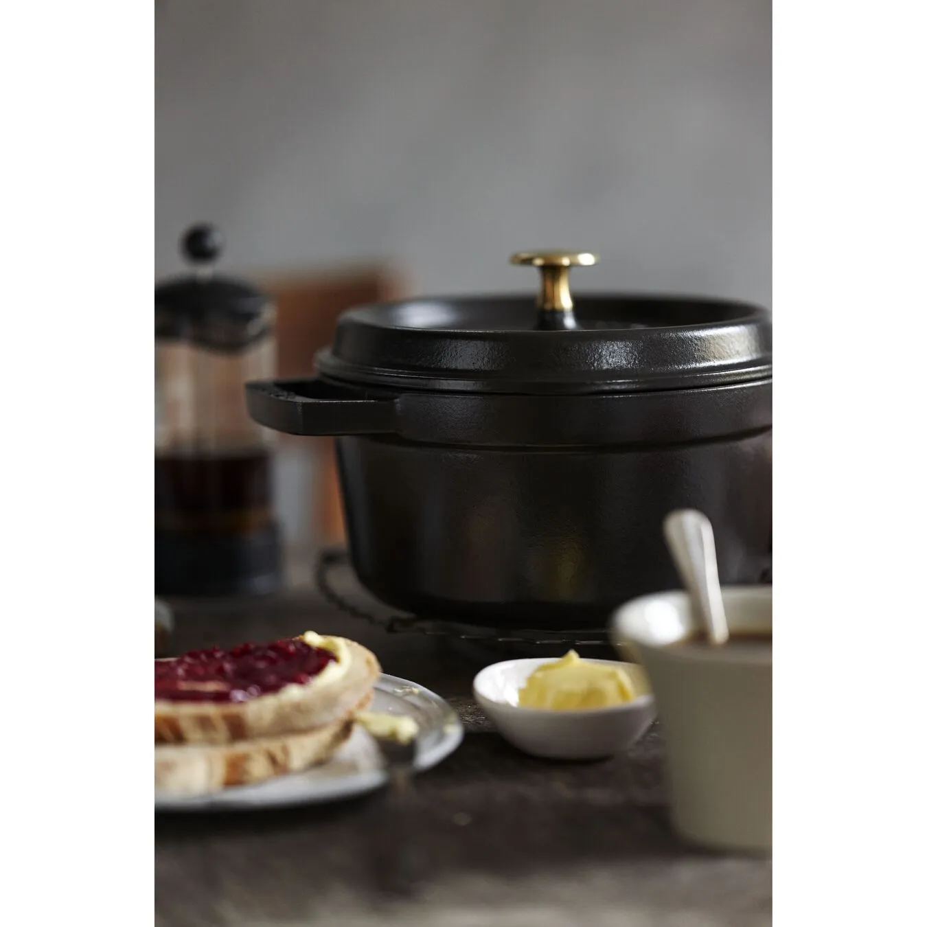 Staub 18 Cm Round Cast Iron Cocotte Black 2 Staub 18 Cm Round Cast Iron Cocotte Black - Image 2