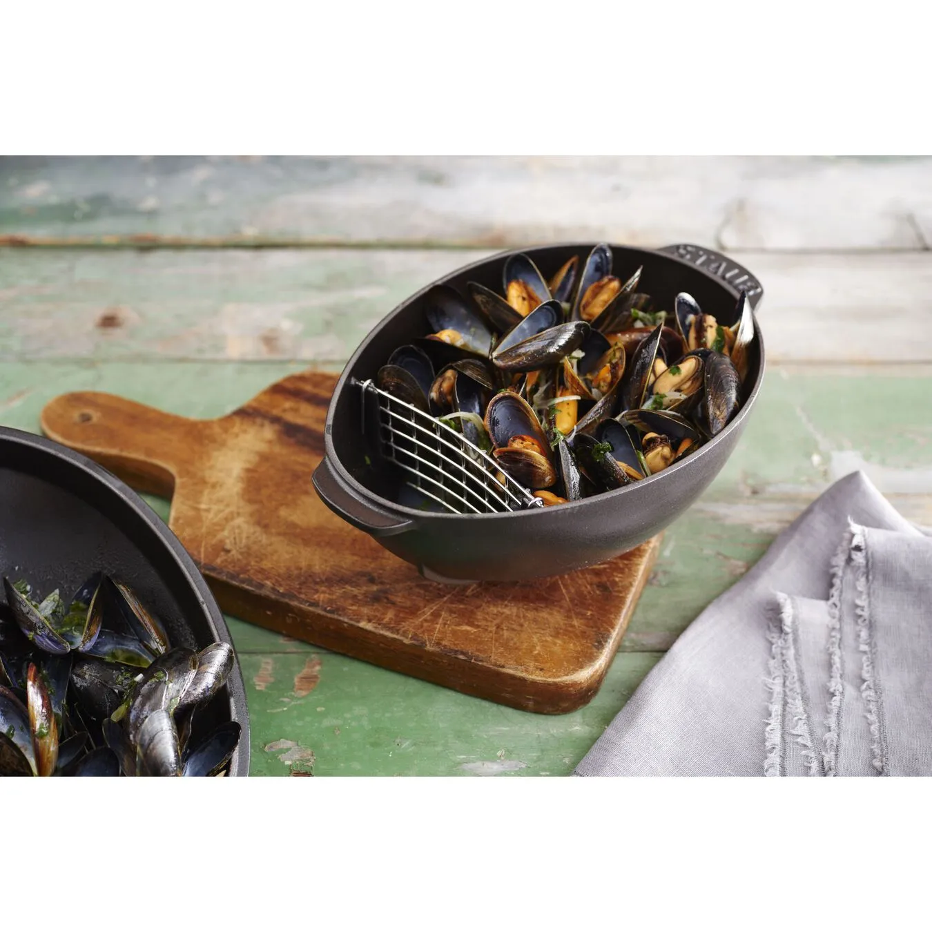 Staub 25 Cm Oval Cast Iron Mussel Pot Black 2 Staub 25 Cm Oval Cast Iron Mussel Pot Black - Image 2